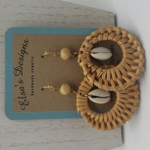 1255- Rattan And Shells Women's Handmade Earrings NWT